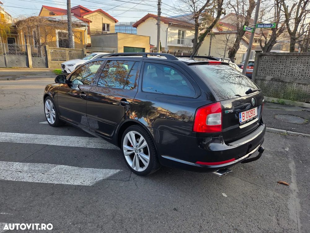 Skoda Octavia Combi 2.0 TDI DPF RS - 9