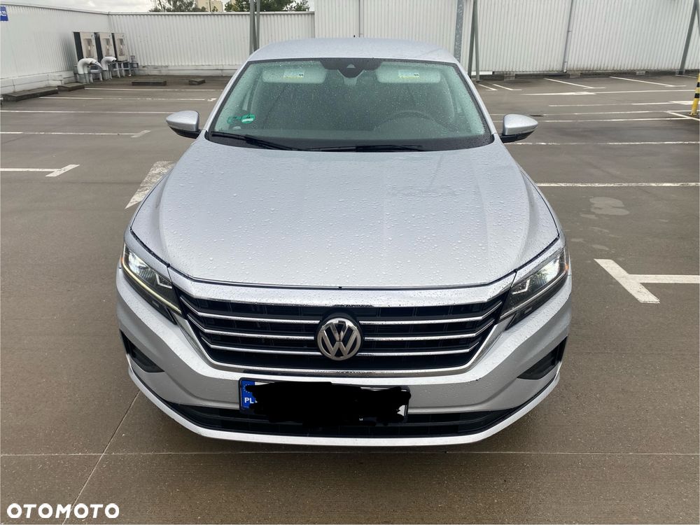 Volkswagen Passat - 1