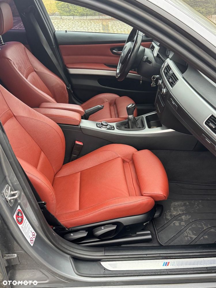 BMW Seria 3 330d xDrive - 14