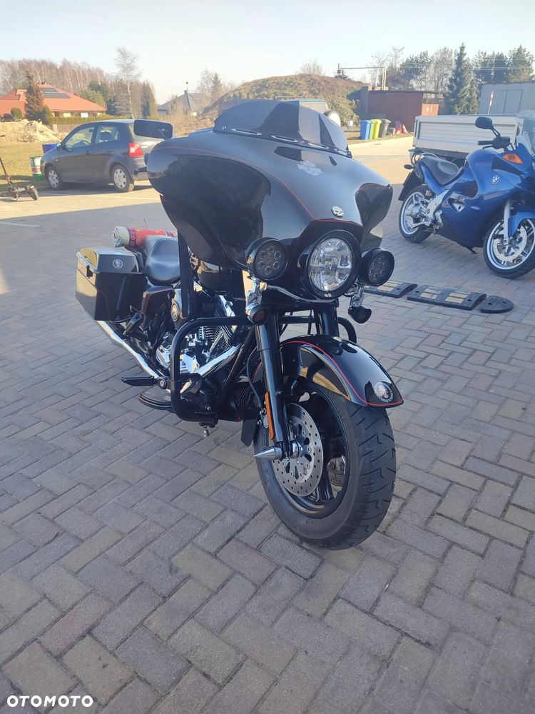 Harley-Davidson Touring Street Glide - 1