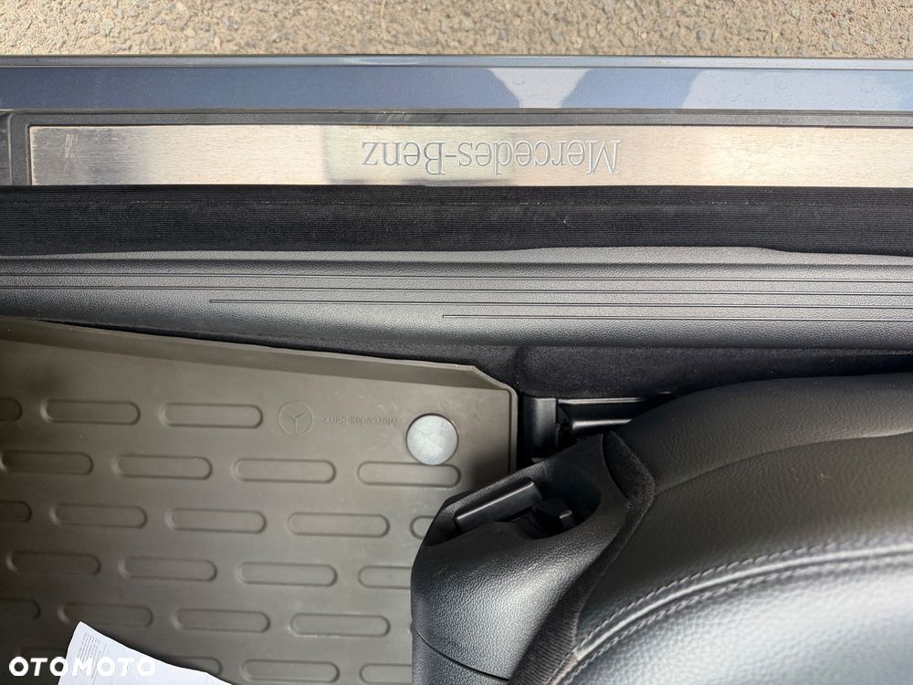 Mercedes-Benz Klasa E 320 CDI T Avantgarde - 13