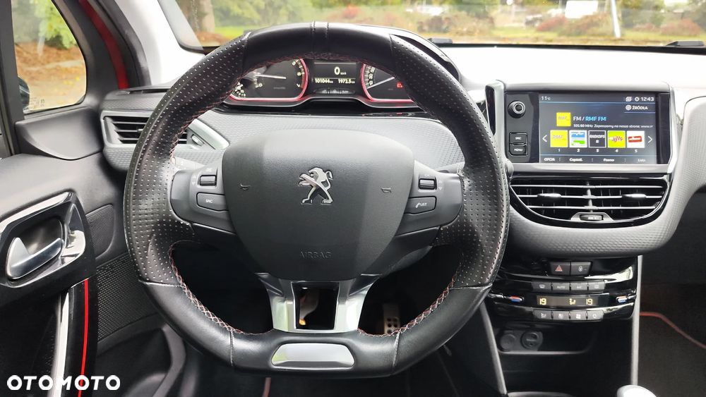 Peugeot 2008 1.2 PureTech GT Line S&S - 29