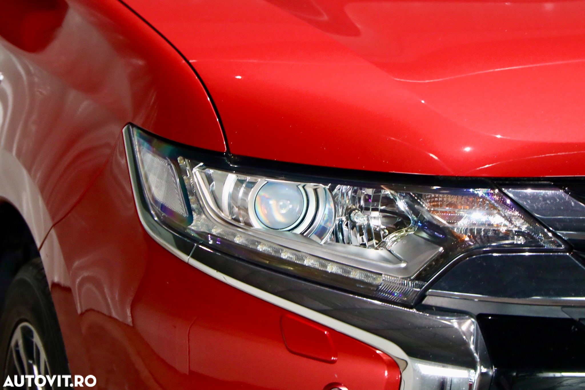 Mitsubishi Outlander 2.0 4WD Plug-In Hybrid - 31