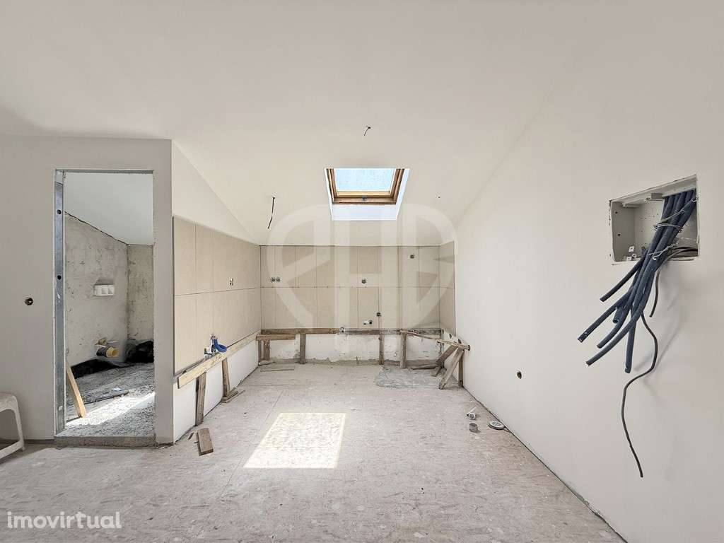 Prédio na Zona Ribeirinha do Seixal // P/Recuperação Oportunidade d... - Grande imagem: 2/35