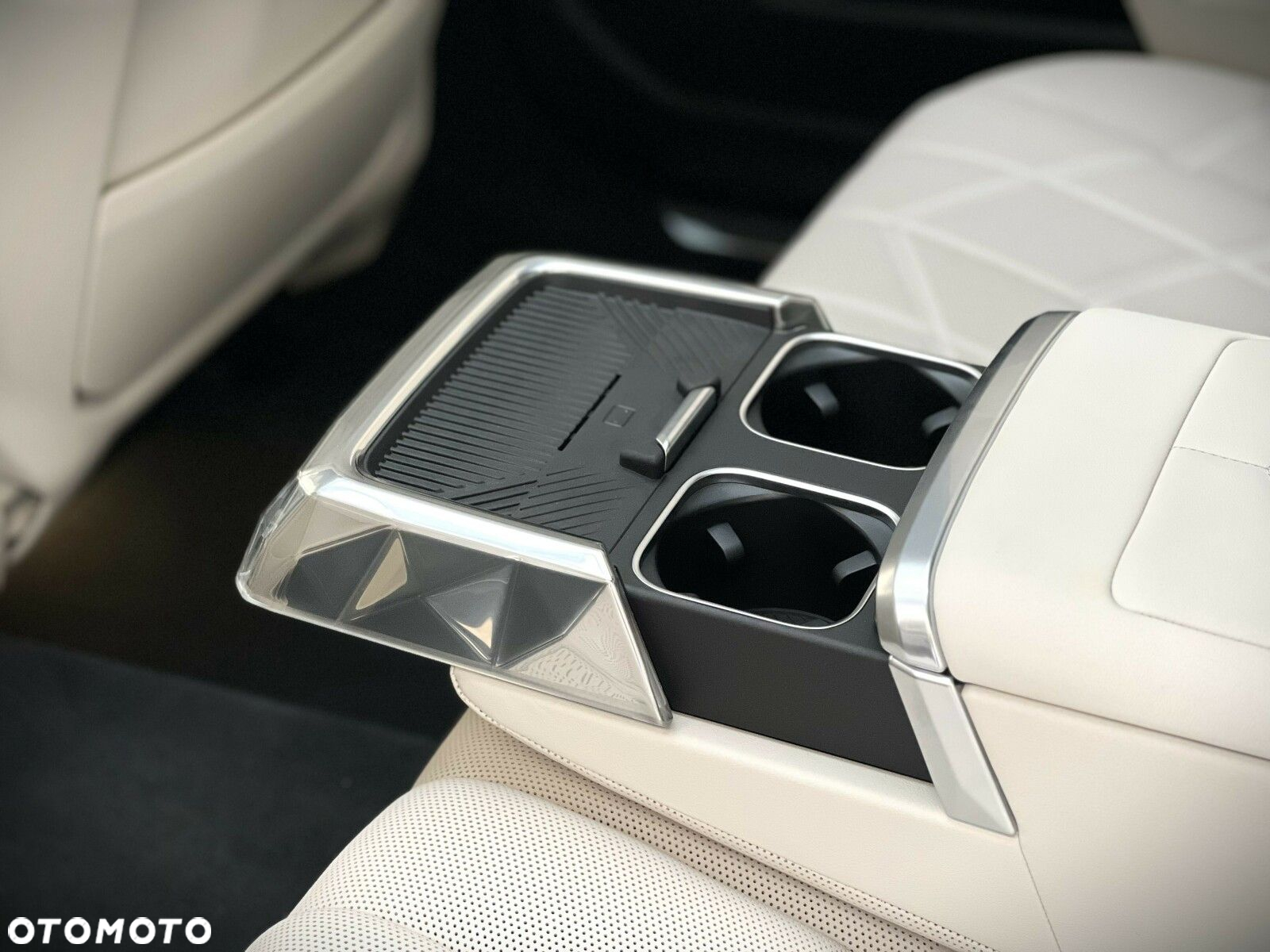 BMW i7 - 32