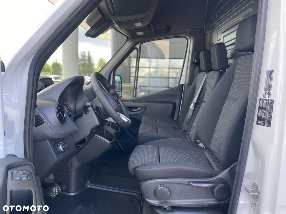 Mercedes-Benz Sprinter - 11