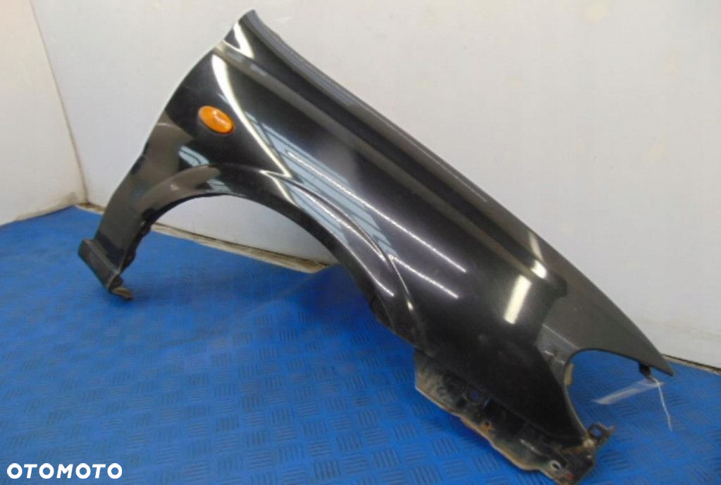NISSAN ALMERA N16 BŁOTNIK PRAWY STAN WIDOCZNY NA ZDJĘCIU - 2