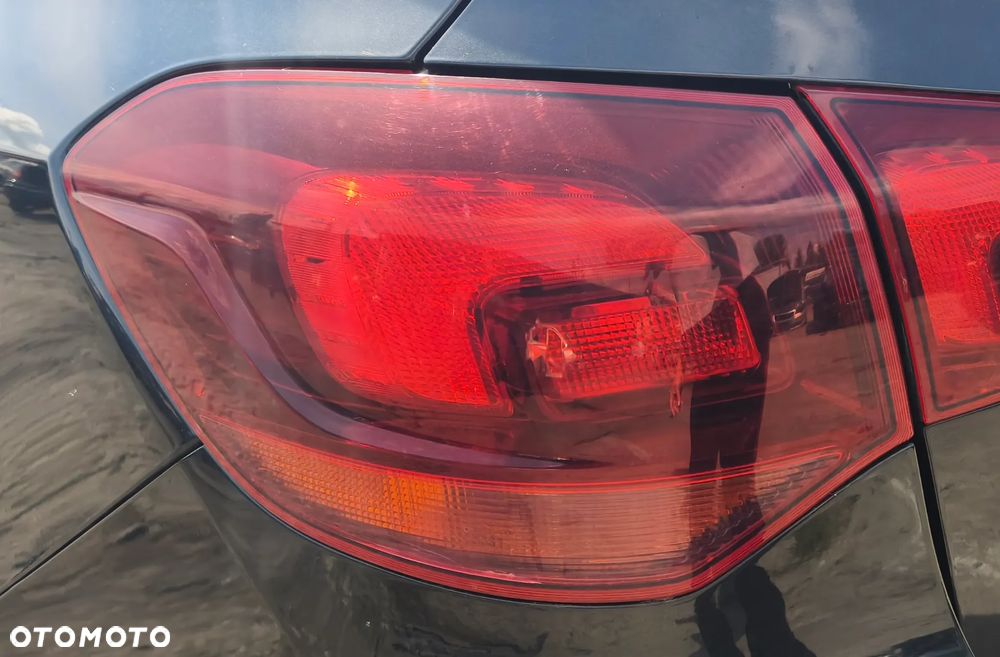 OPEL ASTRA J IV 12r KOMBI LAMPA W BŁOTNIK LEWY TYŁ TYLNA - 1