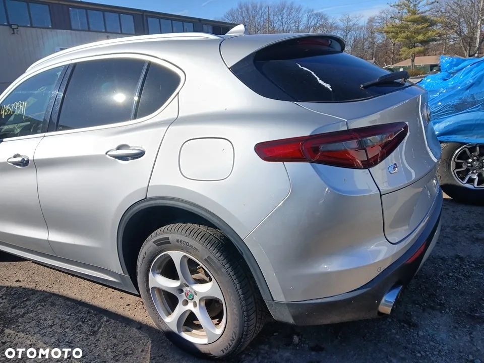 Alfa Romeo Stelvio - 12
