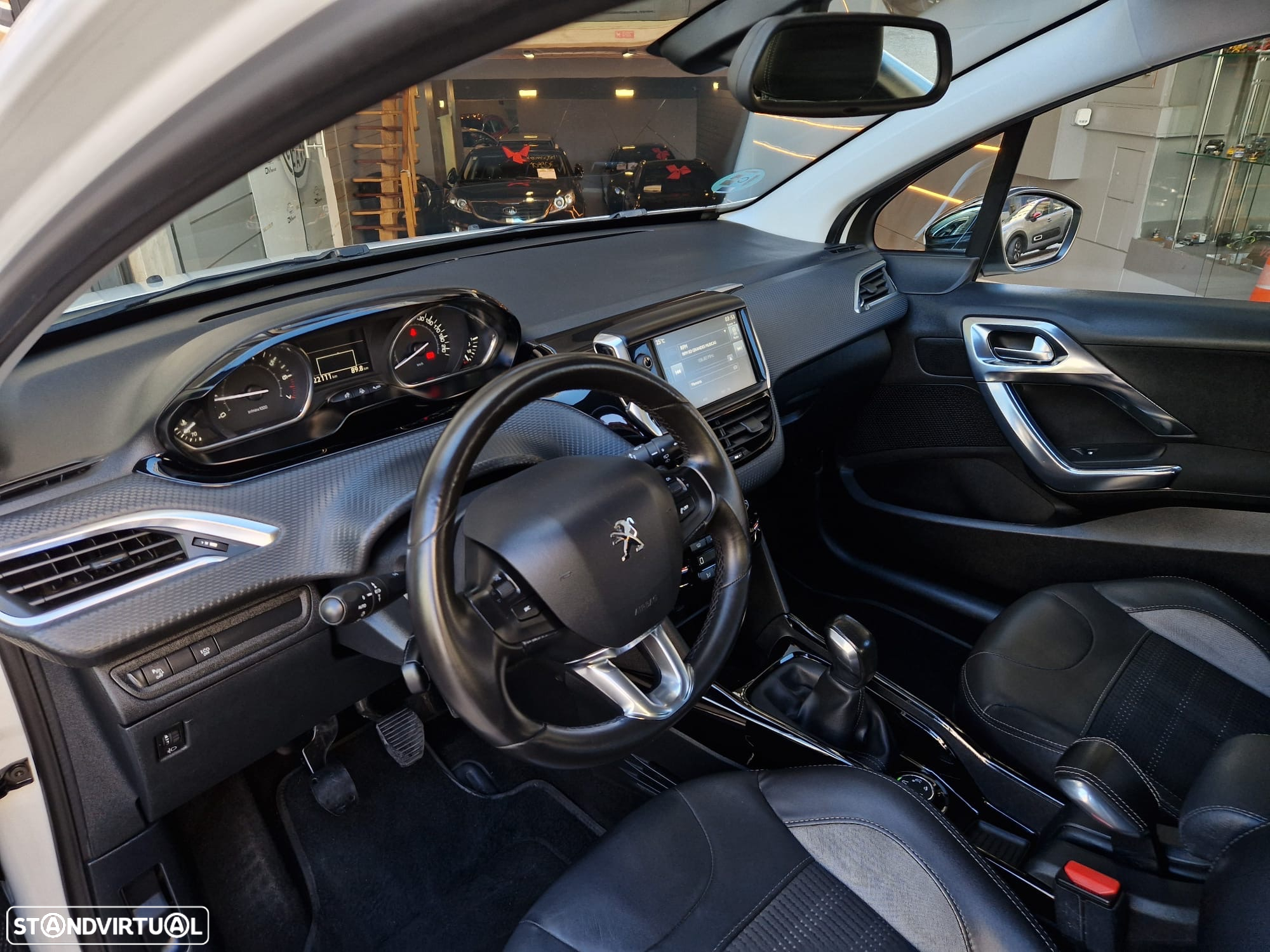 Peugeot 2008 1.2 PureTech Allure - 10