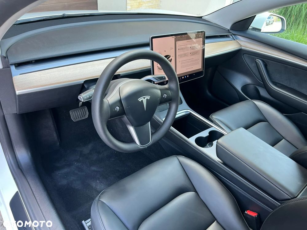 Tesla Model 3 - 10