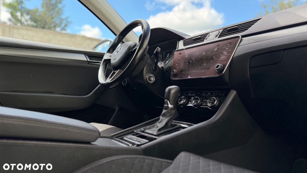 Skoda Superb 2.0 TDI DSG Premium Edition - 30