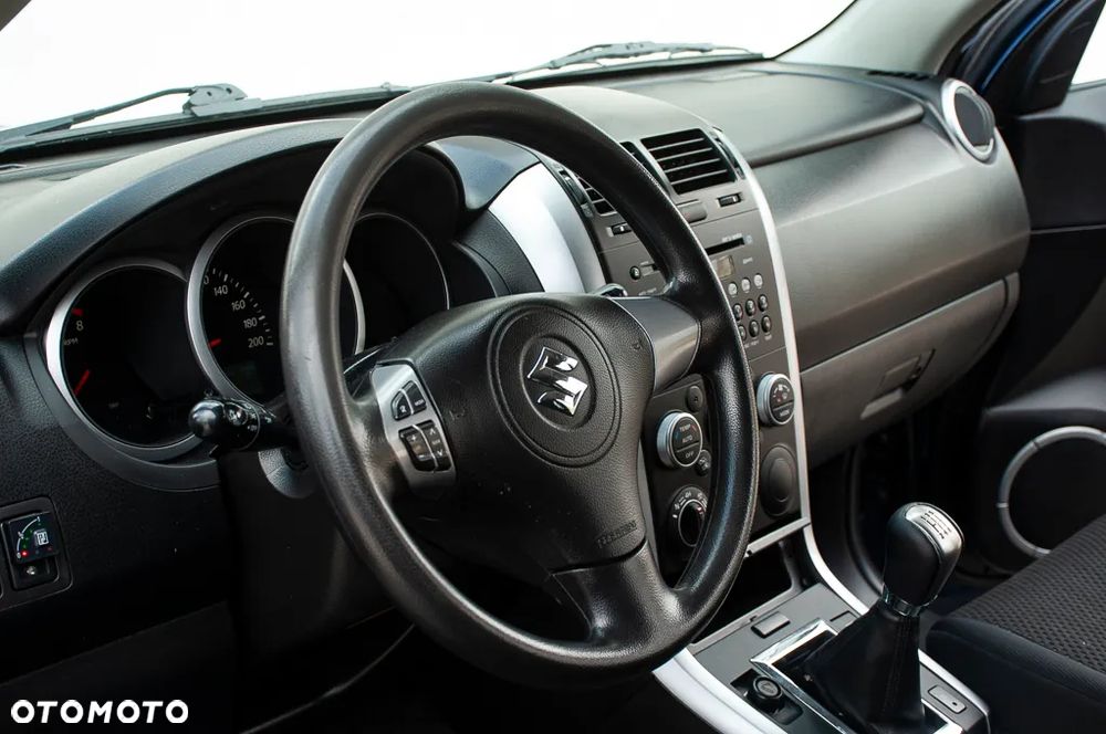 Suzuki Grand Vitara 2.0 Comfort + - 23