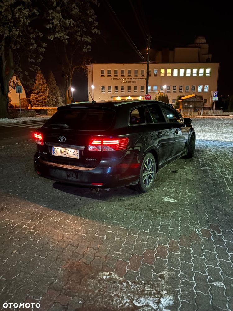 Toyota Avensis - 8