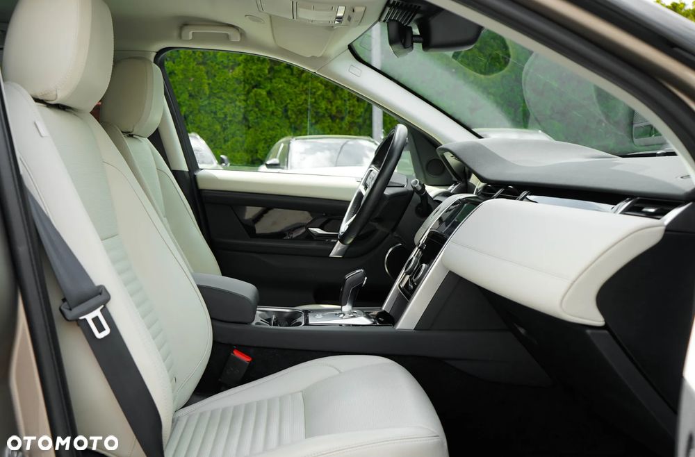 Land Rover Discovery Sport - 32