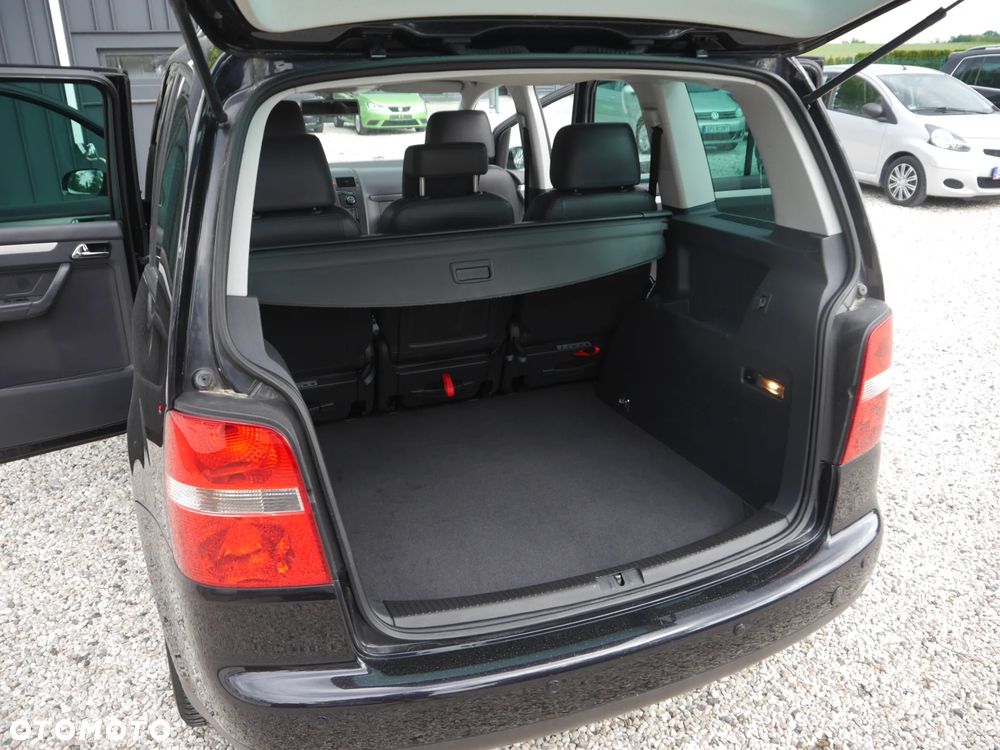 Volkswagen Touran 2.0 TDI DSG Highline - 19