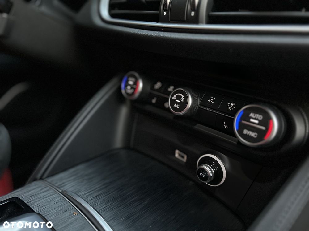 Alfa Romeo Stelvio - 15
