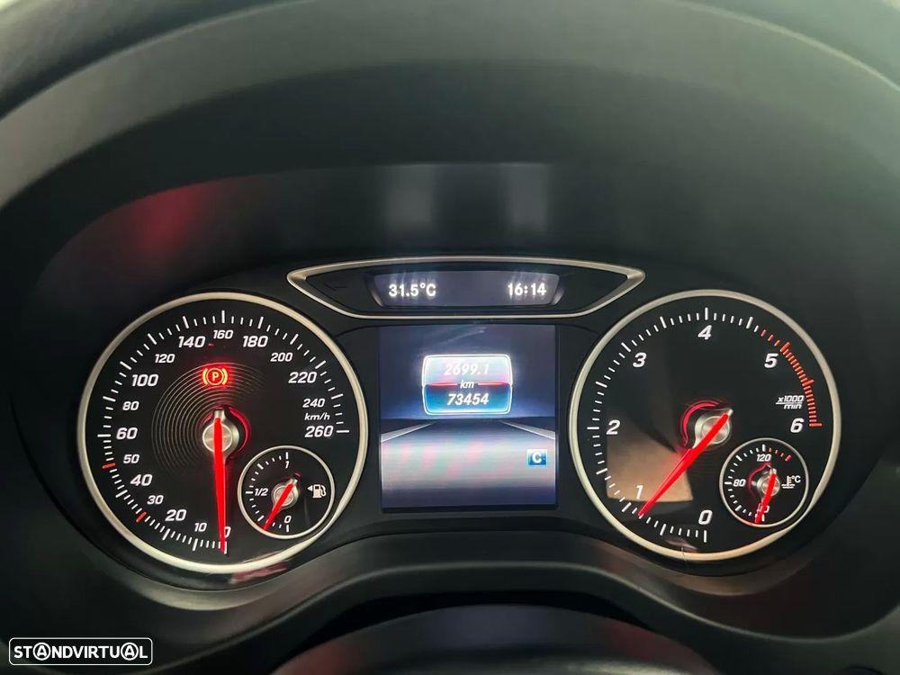 Mercedes-Benz A 180 d AMG Line - 13