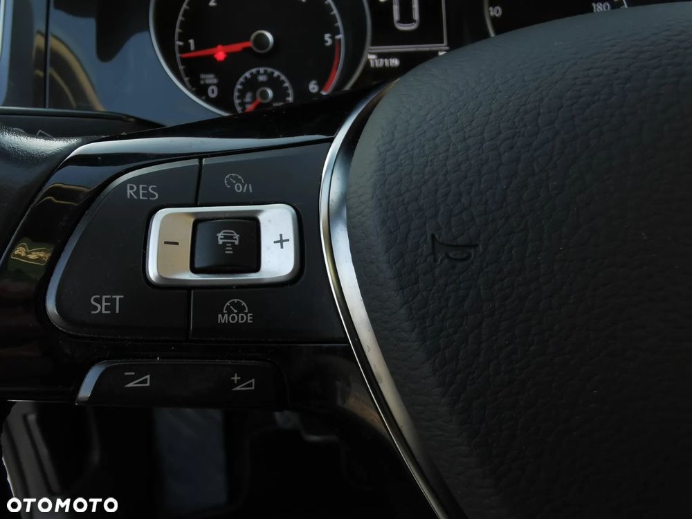 Volkswagen Golf - 10