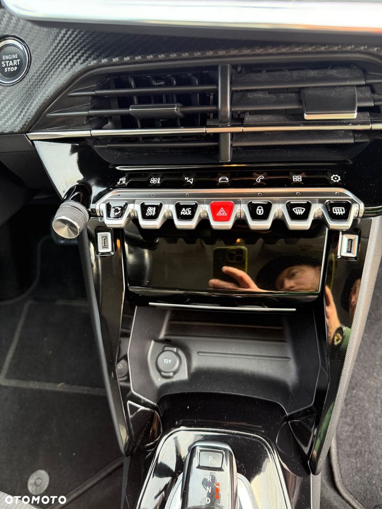 Peugeot 208 - 19