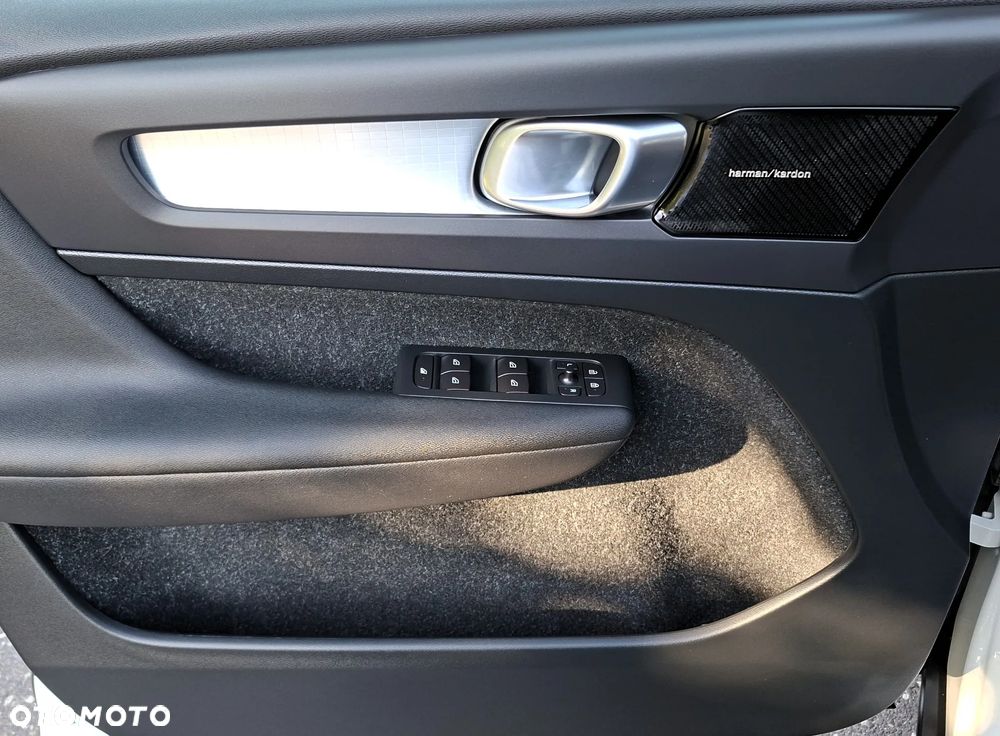 Volvo XC 40 D3 SCR Momentum Core - 23