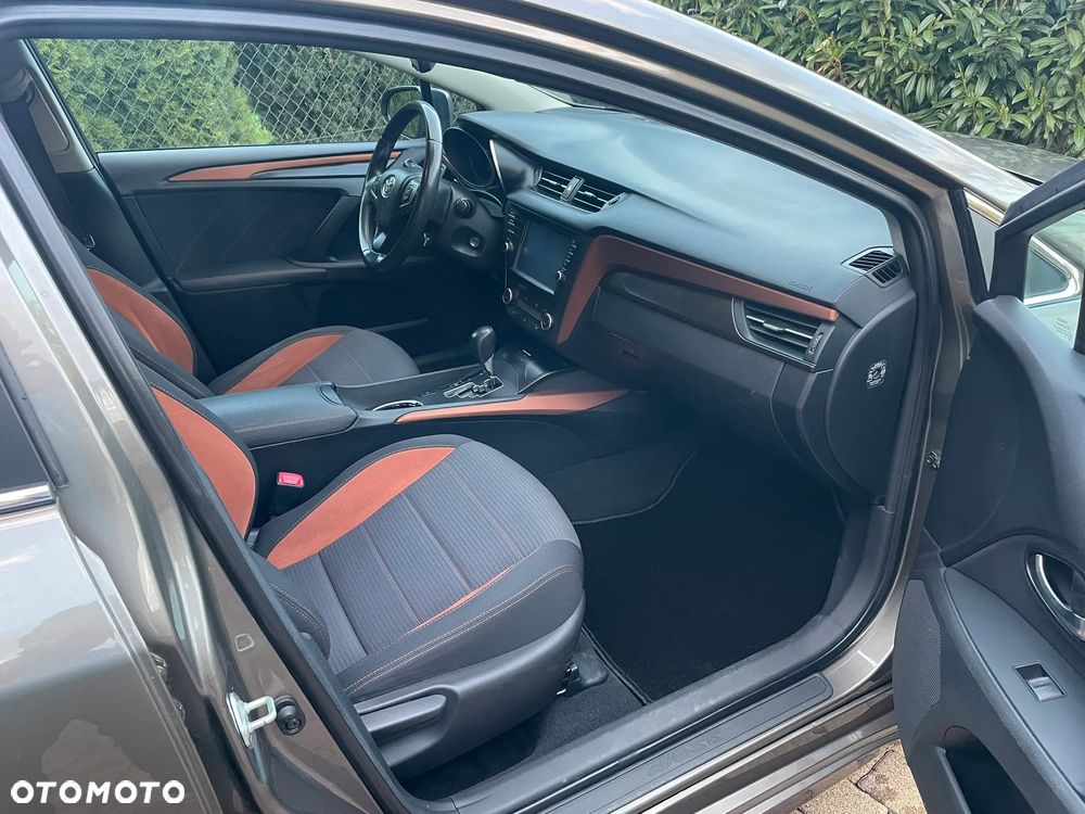 Toyota Avensis 1.8 Premium MS - 11