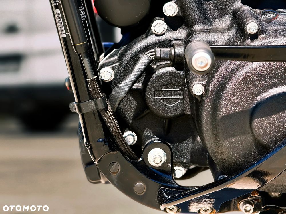 Harley-Davidson Softail Street Bob - 17