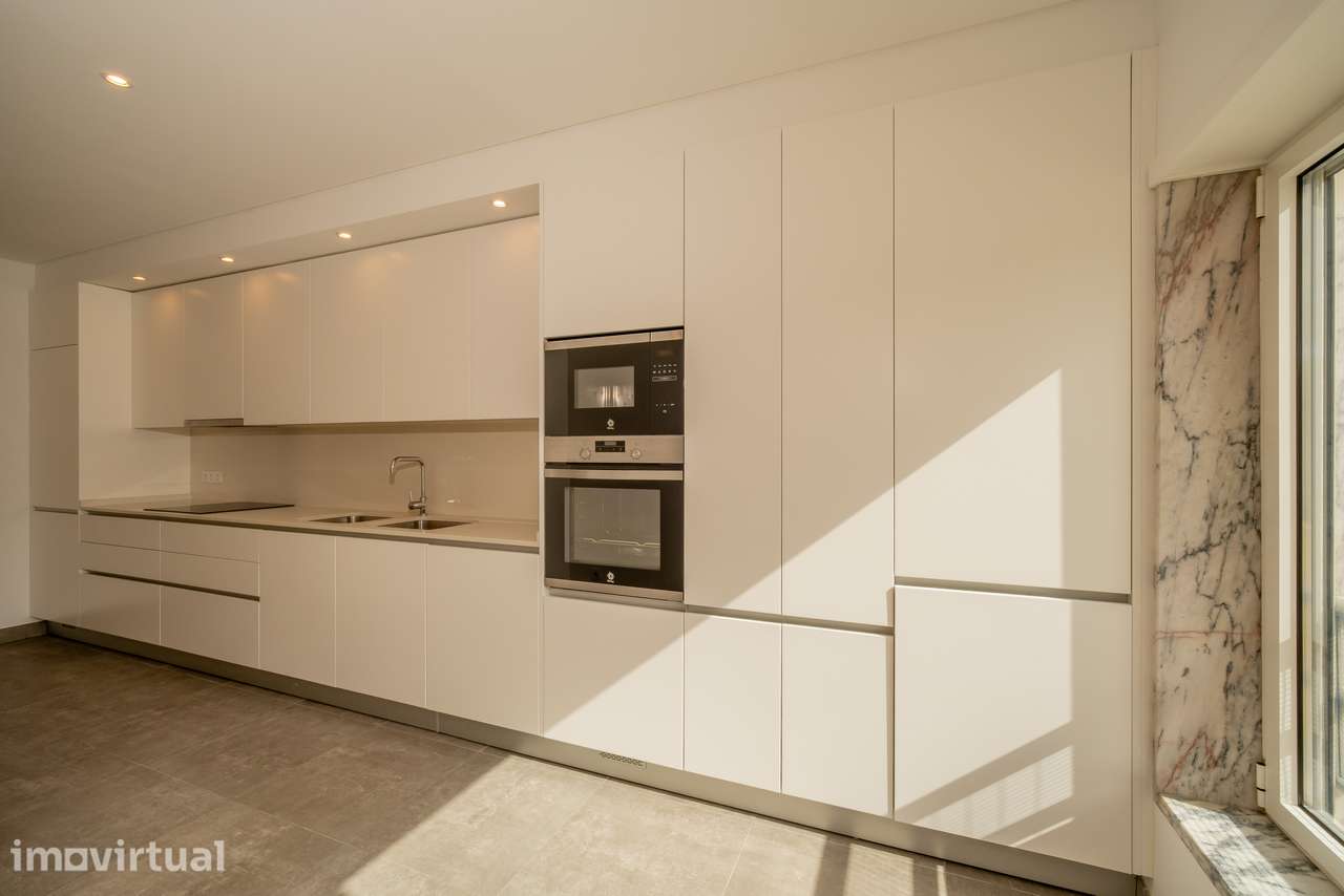 Apartamento T2 renovado com garagem e varanda na Expotorres - Grande imagem: 3/29