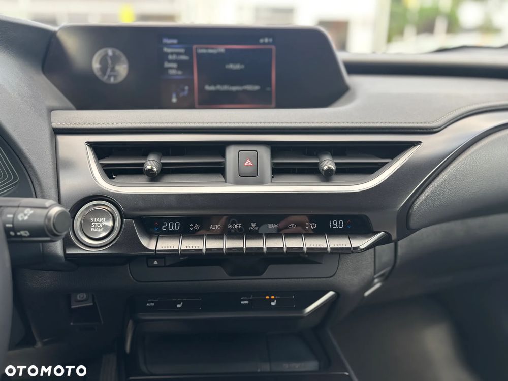 Lexus UX - 18