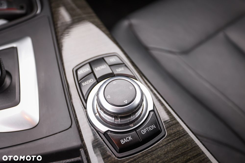 BMW Seria 3 320d xDrive Luxury Line - 33