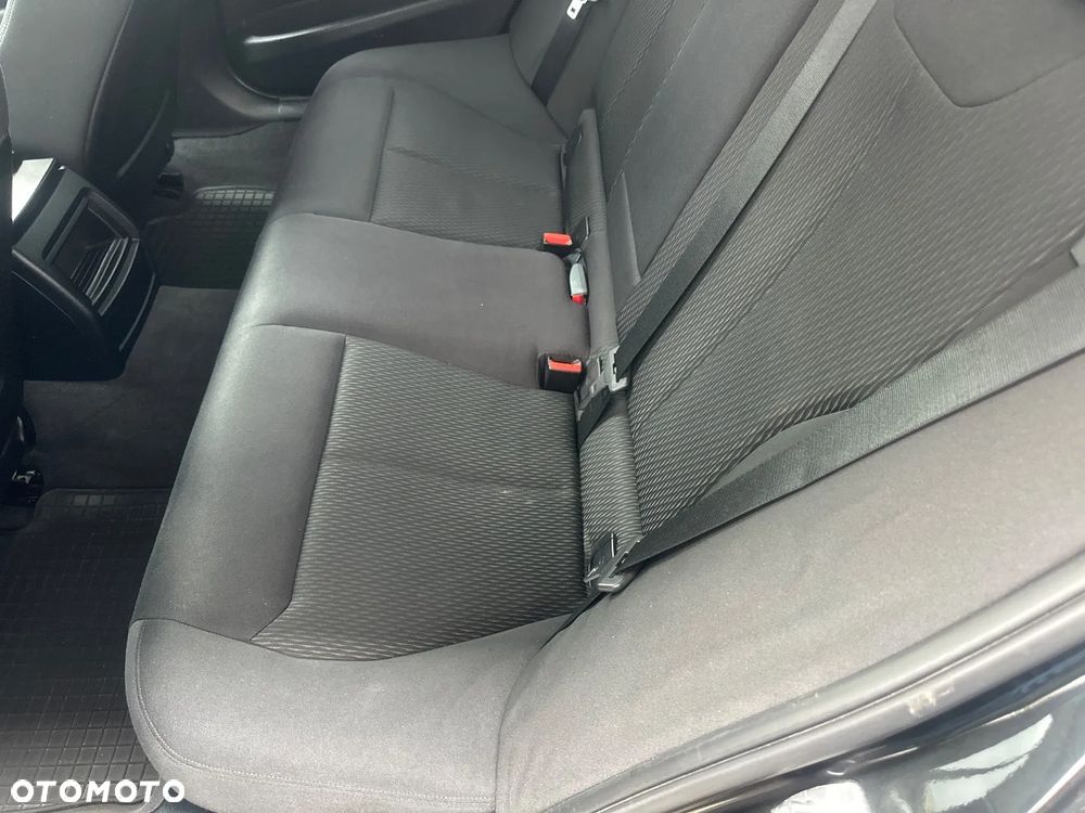 BMW Seria 3 318d - 22