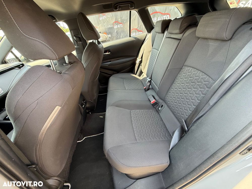 Toyota Corolla 1.8 HSD Business - 18