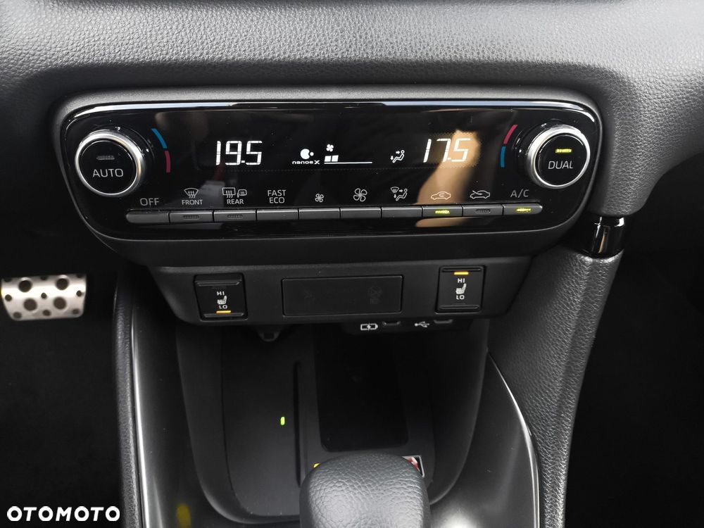 Toyota Yaris Hybrid 1.5 GR Sport - 23
