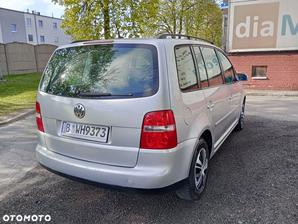 Volkswagen Touran - 4