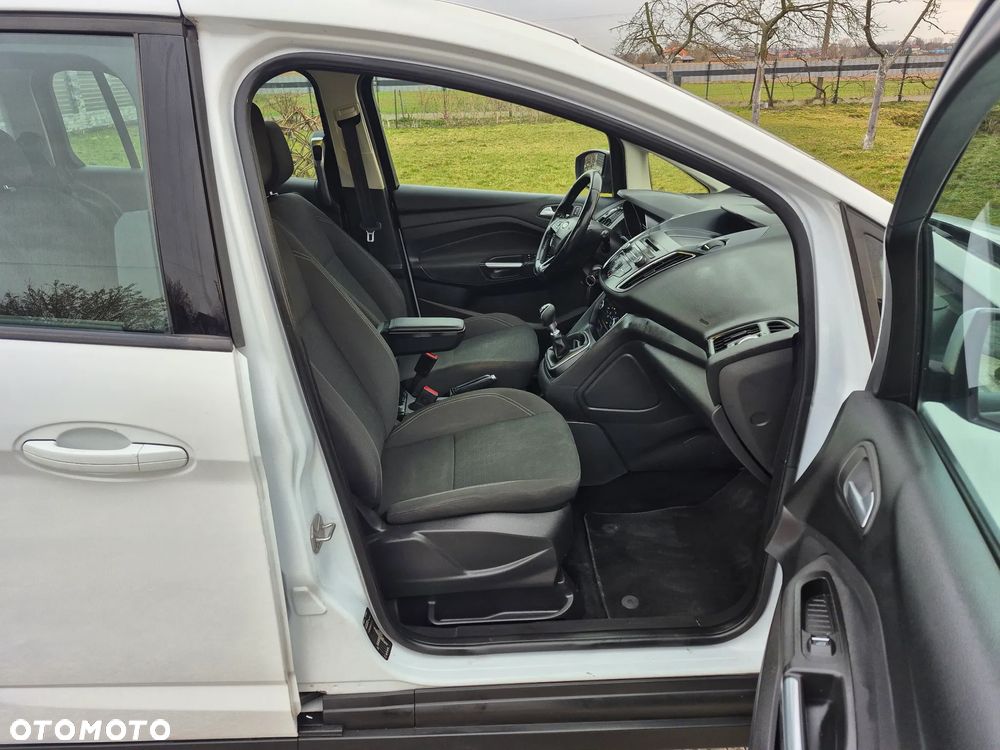 Ford Grand C-MAX - 27