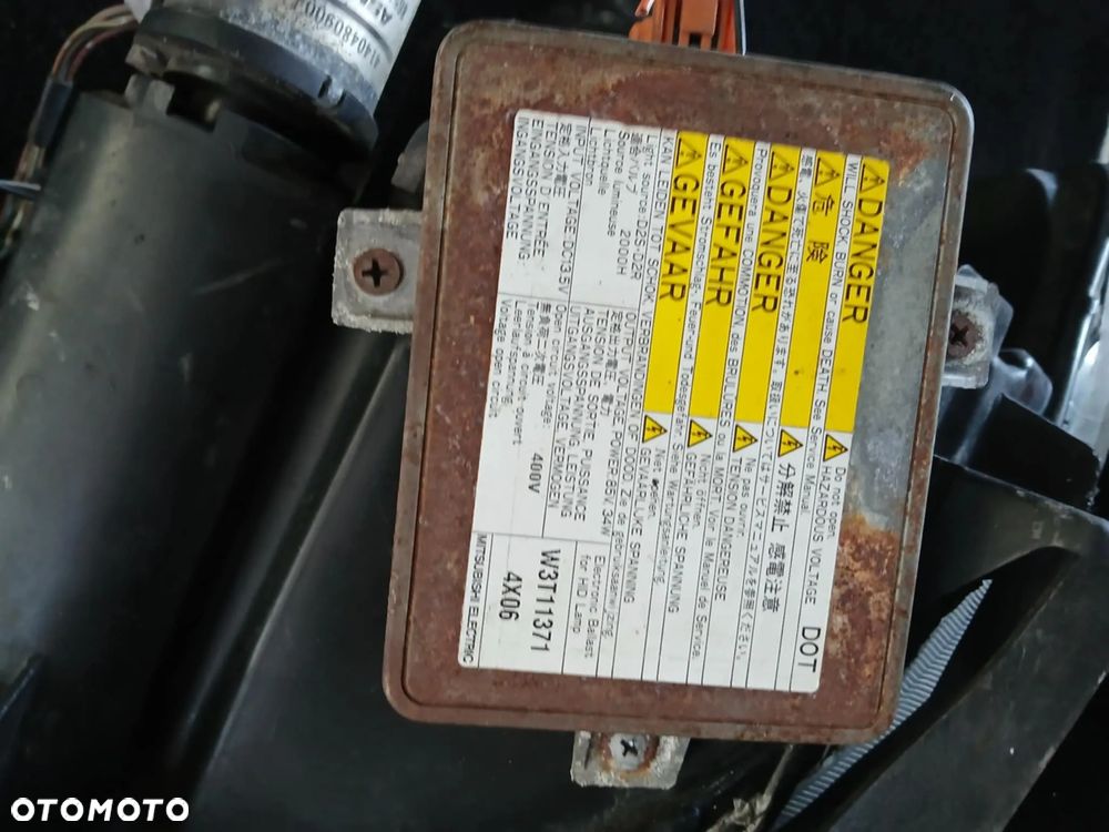 Mazda 3 Lampa przednia prawa xenon przetwornica - 7