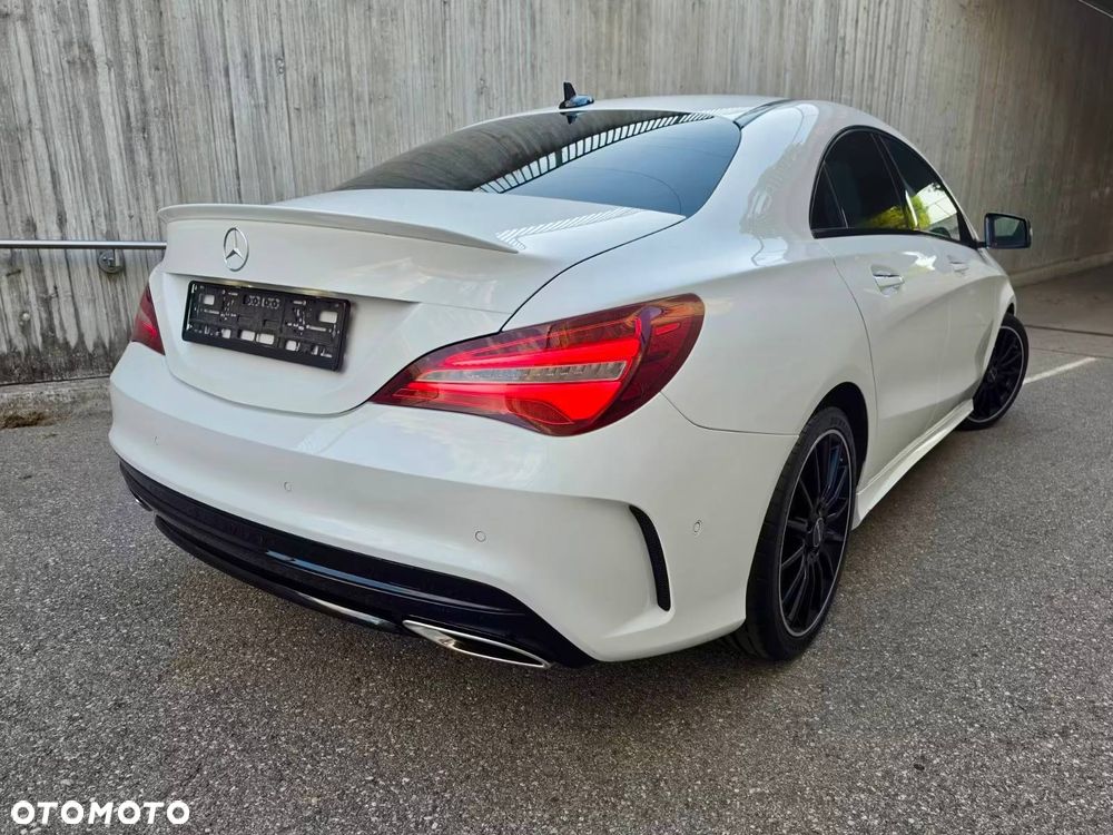 Mercedes-Benz CLA 220 4Matic 7G-DCT AMG Line - 3