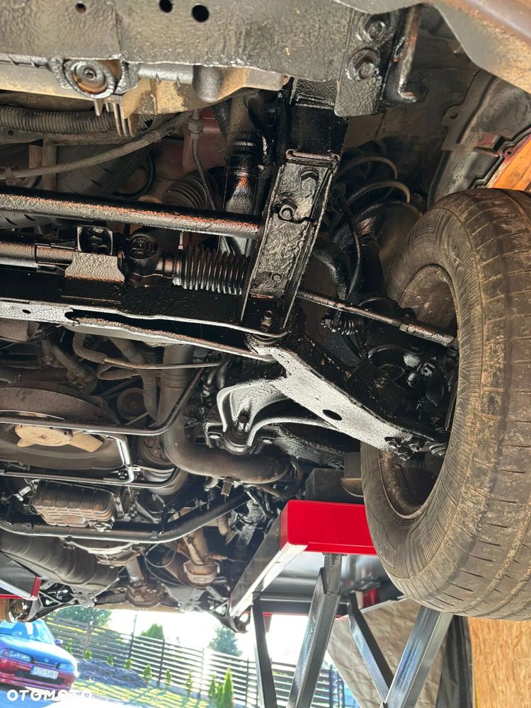 Nissan Serena 2.0 SLX - 28