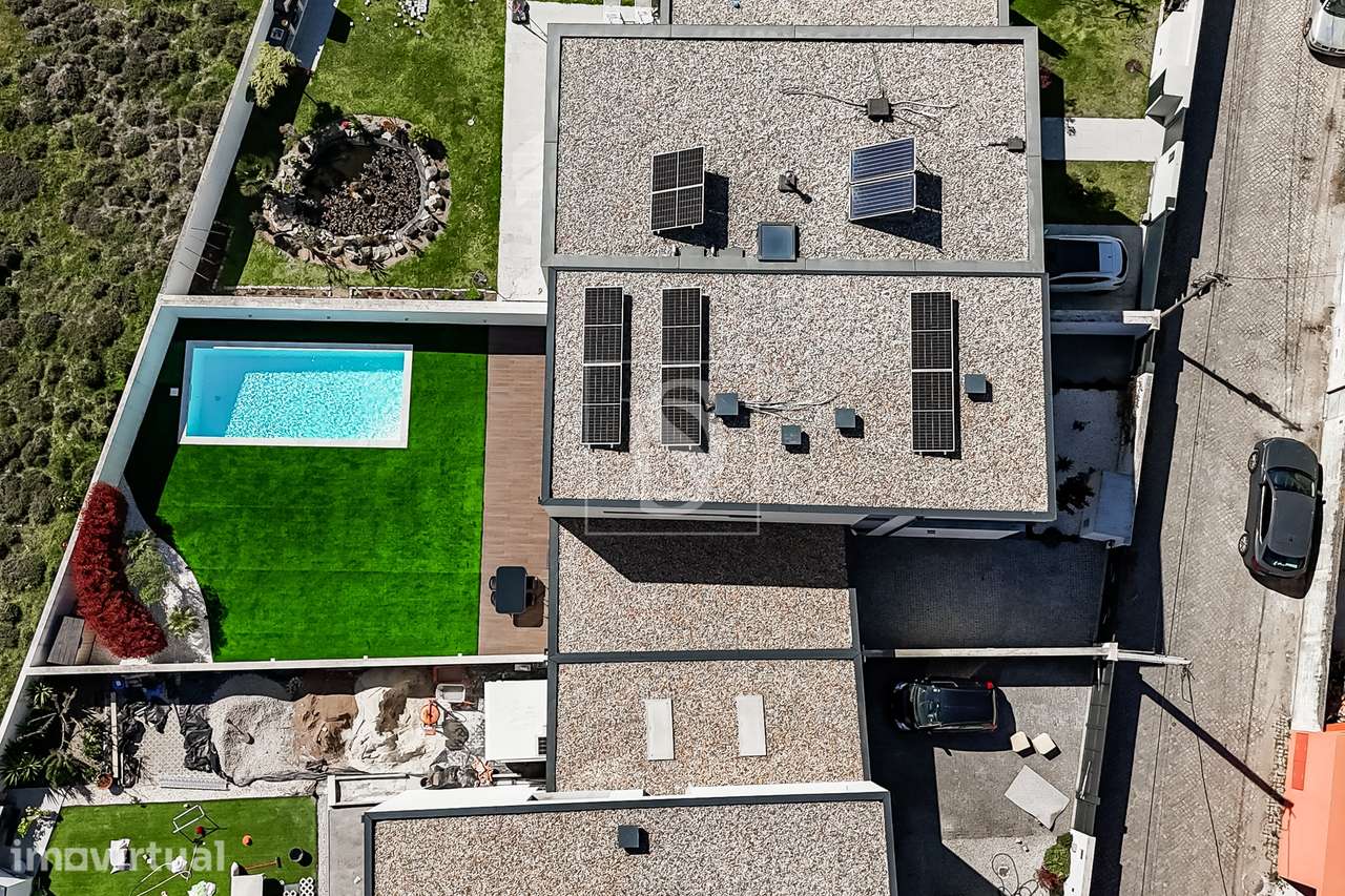 Moradia T4, Moderna, com Piscina, a 500m da Praia em Lavra - Grande imagem: 2/34
