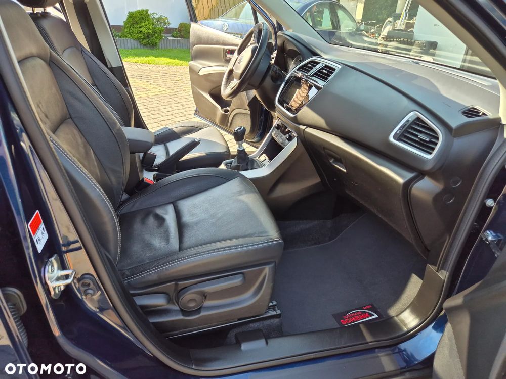 Suzuki SX4 S-Cross 1.4 T Premium 4WD - 25