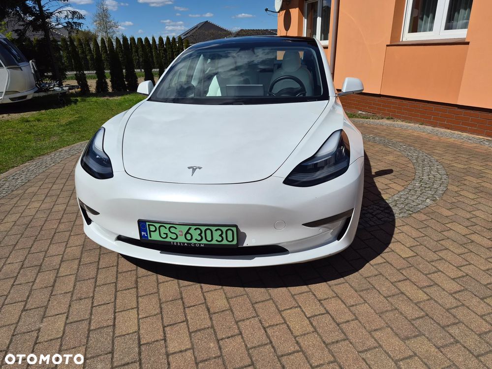 Tesla Model 3 - 3