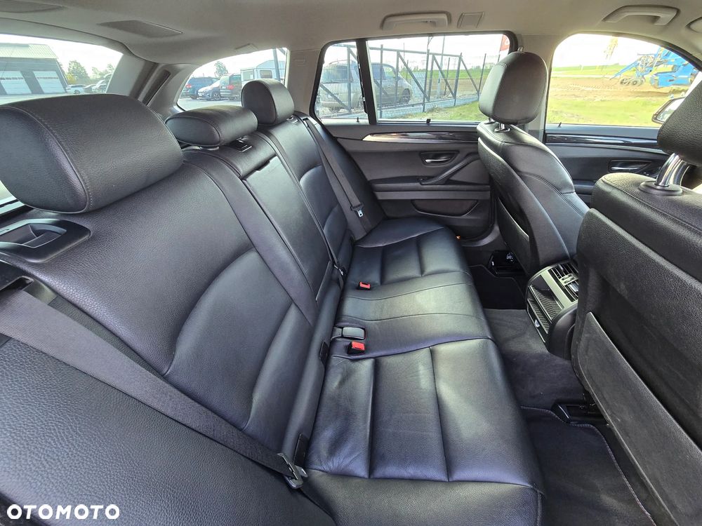 BMW Seria 5 518d - 32