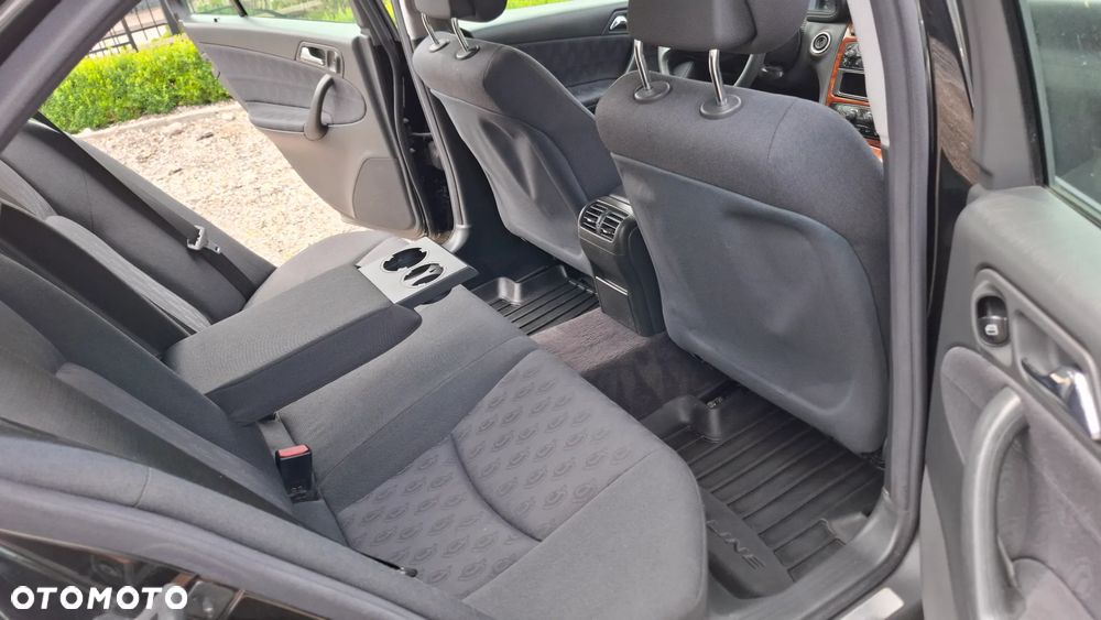 Mercedes-Benz Klasa C 180 Kompressor Classic - 15