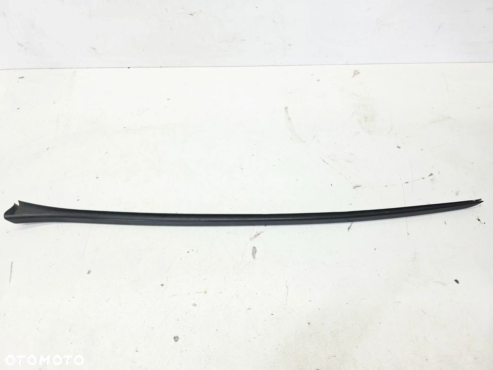 LISTWA ZGARNIAJĄCA SZYBY CZOŁOWEJ LEWA AUDI Q7 4M 4M0854327B - 2