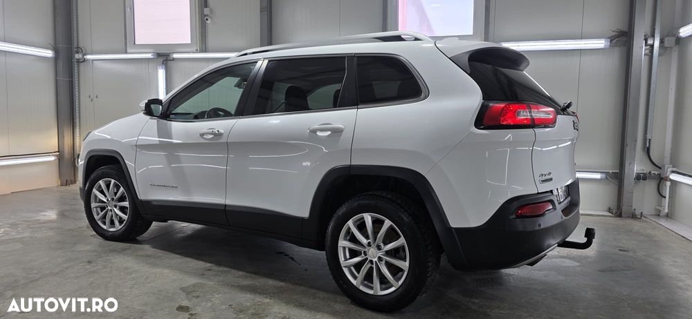 Jeep Cherokee - 31