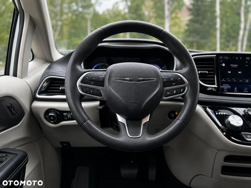 Chrysler Pacifica - 11