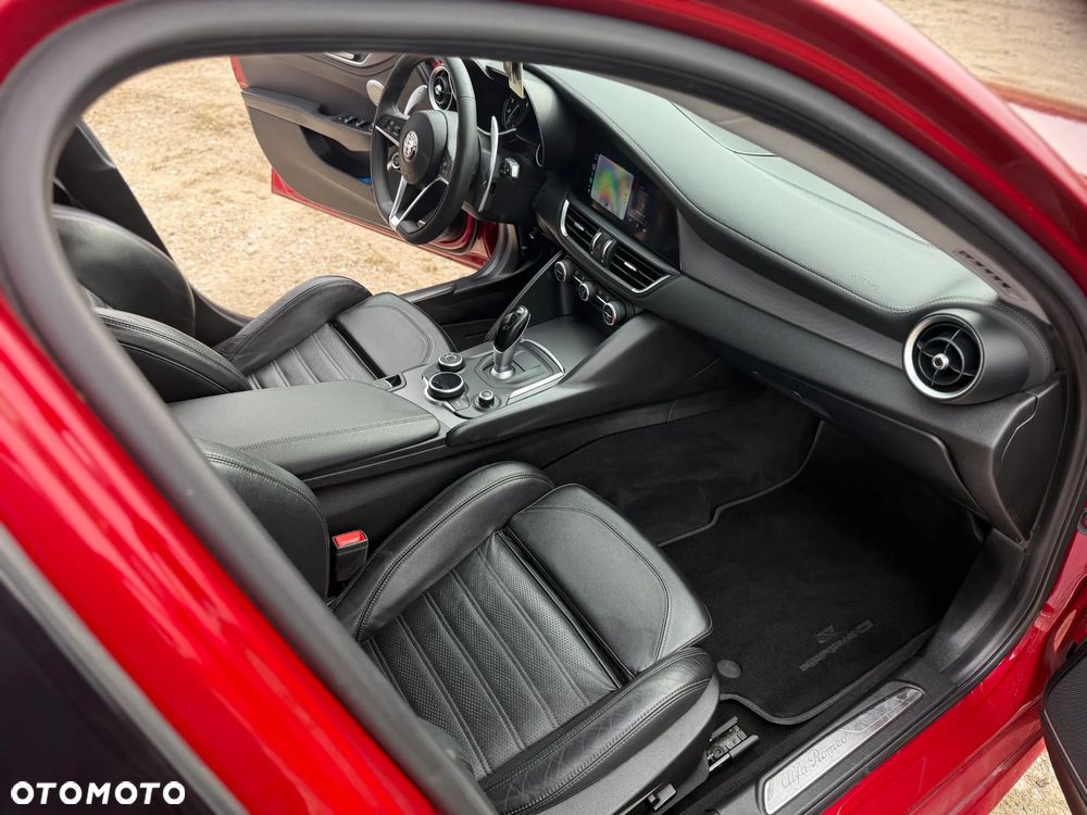 Alfa Romeo Giulia 2.0 Turbo 16V AT8-Q4 Ti - 13