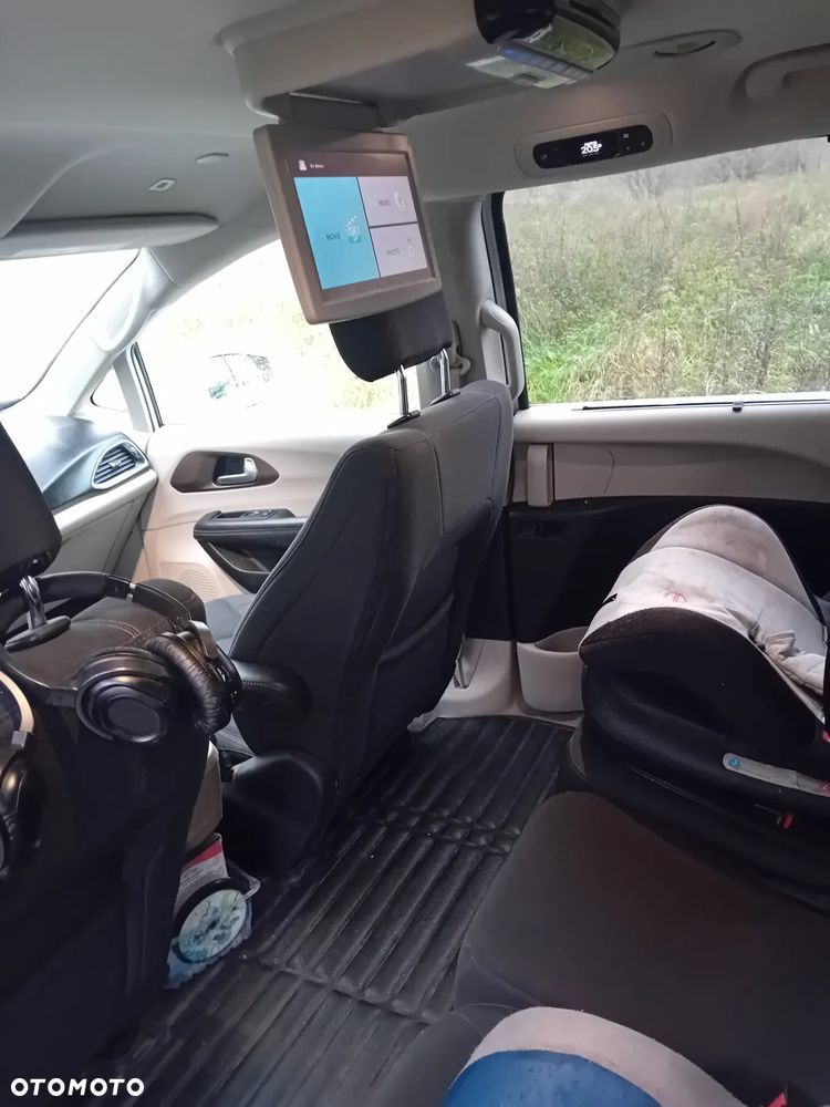 Chrysler Pacifica - 9