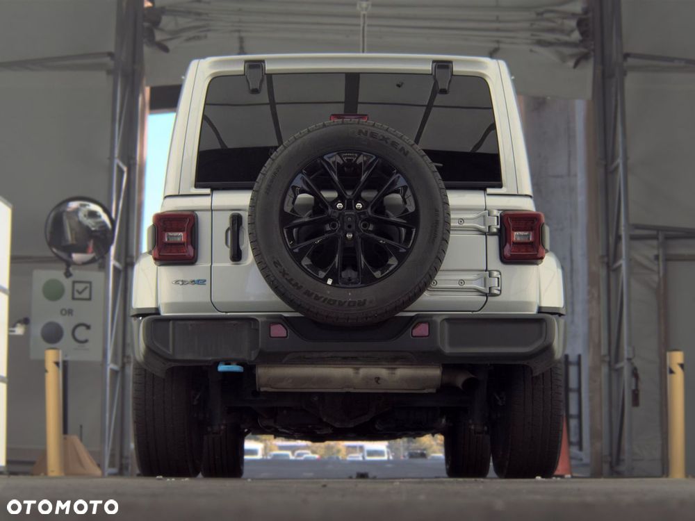 Jeep Wrangler - 8