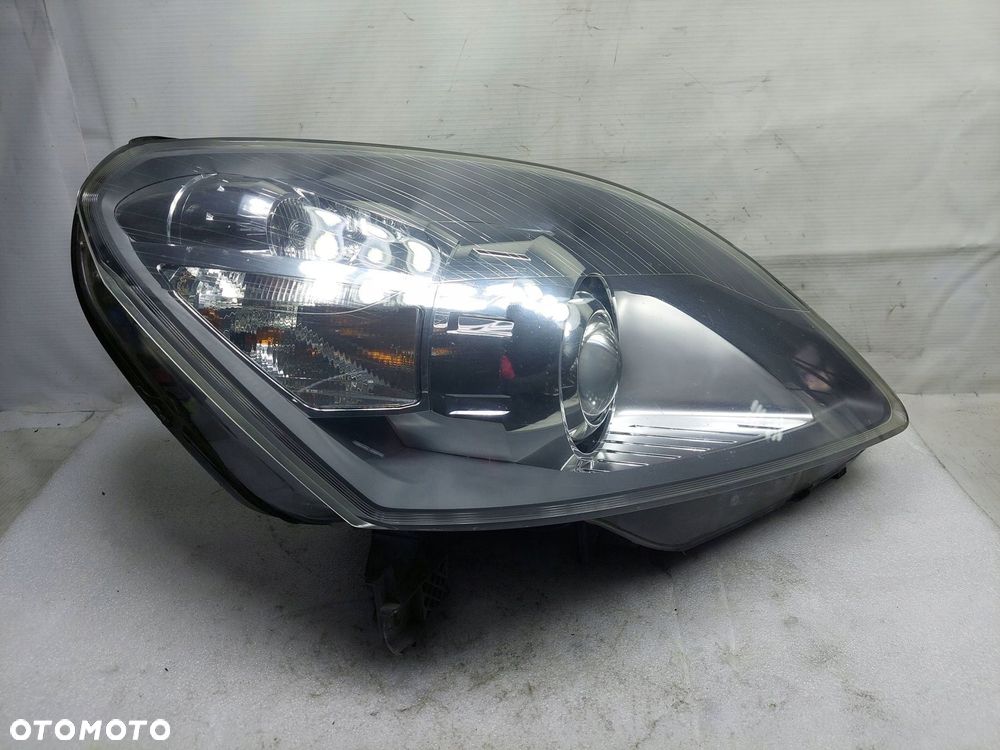 Lampa Prawa Przód Przednia Bi-Xenon 13252471Rh 0301214282 Opel Zafira B - 2
